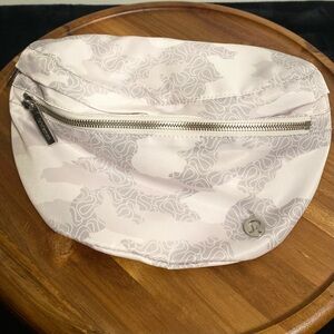 Lululemon City Adventurer Belt Bag 2.5L | Heritage Camo Yogo White Opal Multi